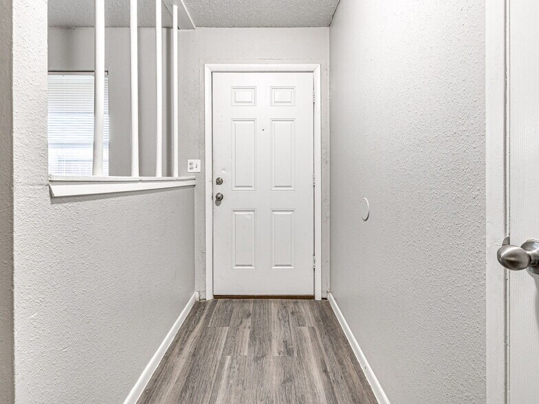 More Photos Of 1220 SE 9th St, Pryor Apartments For Sale