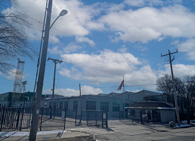 Primary Photo Of 4107 W Orchard St, Milwaukee Manufacturing For Lease