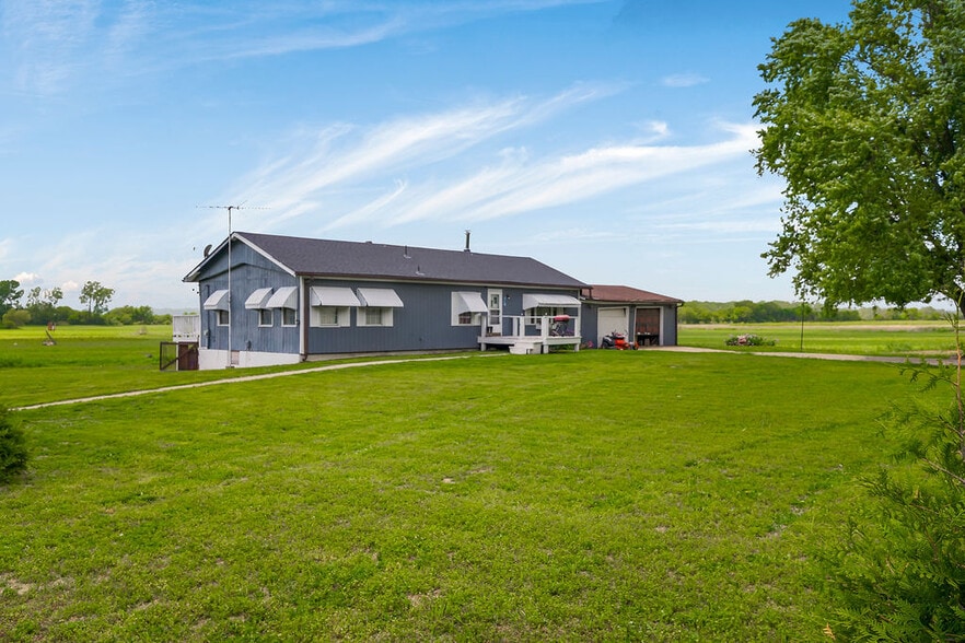 More Photos Of 24200 MO-45, Rushville Flex For Sale