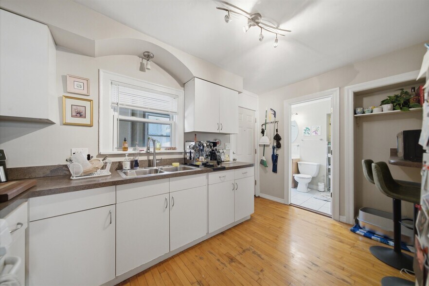 More Photos Of 2418 N Western Ave, Chicago Apartments For Sale
