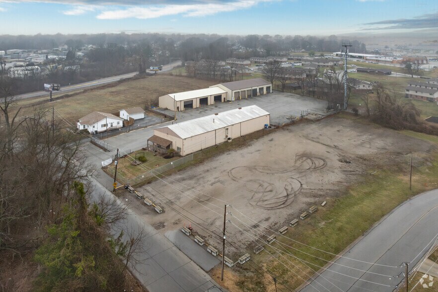 More Photos Of 900-916 Tonsor Rd, Alton Warehouse For Sale