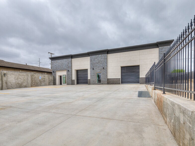 More Photos Of 2922 Cashion Pl, Oklahoma City Warehouse For Sale
