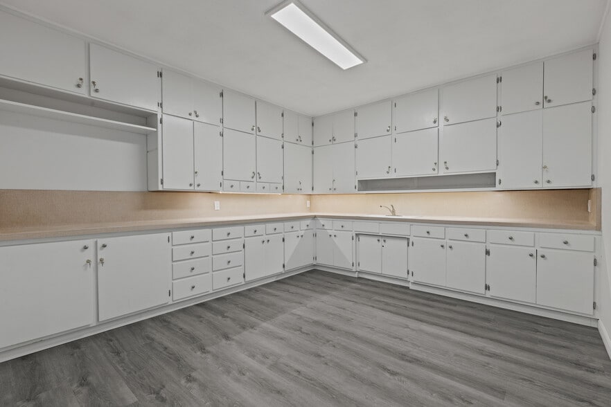 More Photos Of 16705 Hawthorne Blvd, Lawndale Loft Creative Space For Lease