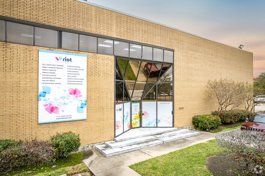 More Photos Of 6300 Gulfton St, Houston Office For Sale