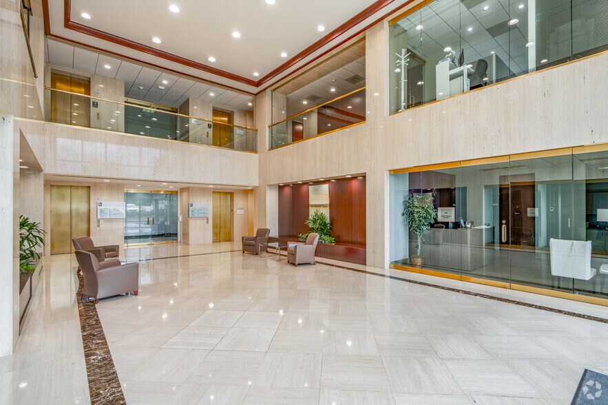 More Photos Of 9140 Arrowpoint Blvd, Charlotte Office For Lease