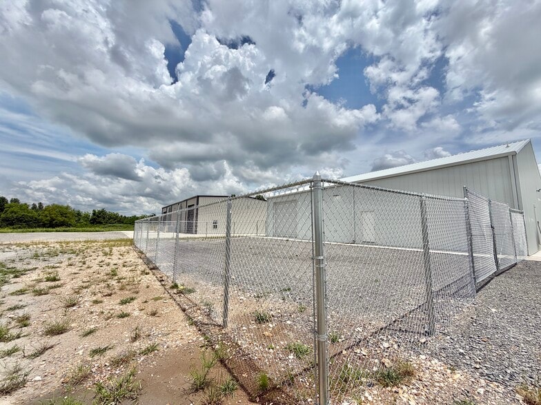 More Photos Of 1030 Moccasin ave, Tahlequah Flex For Lease