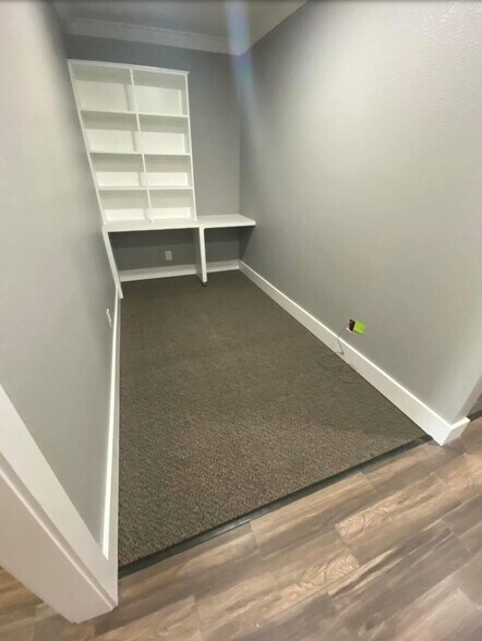 More Photos Of 1260 N Main St, Vidor Office For Sale