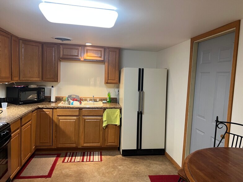 More Photos Of 300 E Broadway Blvd, Johnston City Specialty For Sale