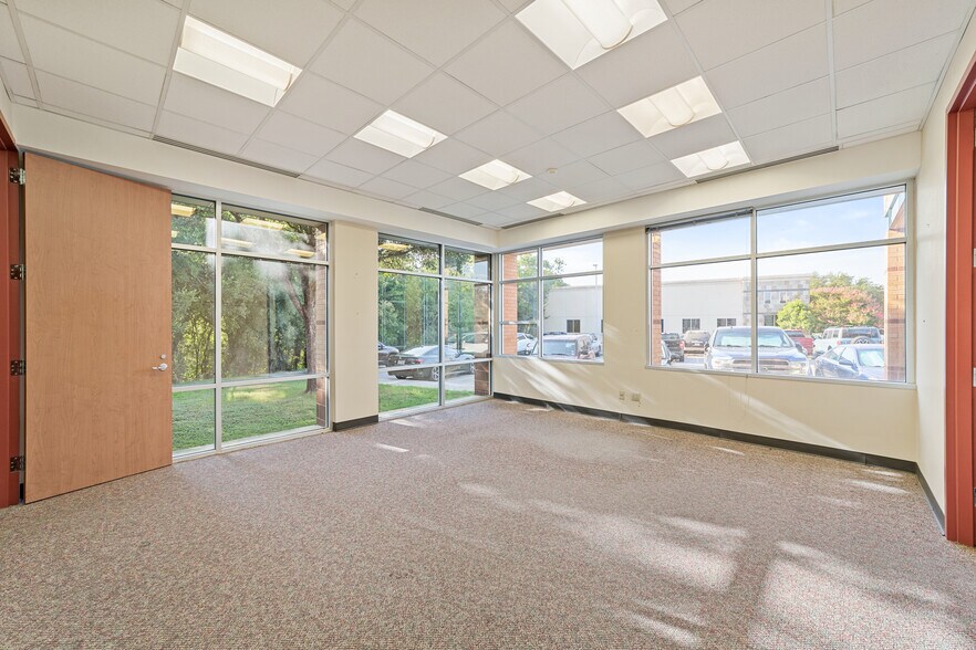 More Photos Of 12950 Country Pky, San Antonio Office For Lease