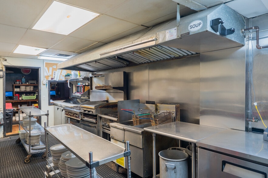 More Photos Of 83 Arch St, Hartford Restaurant For Sale