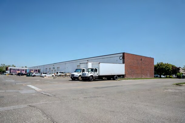 More Photos Of 710 Union Pky, Ronkonkoma Warehouse For Sale