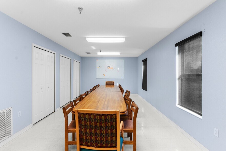 More Photos Of 7044 Commercial Way, Weeki Wachee Office For Sale
