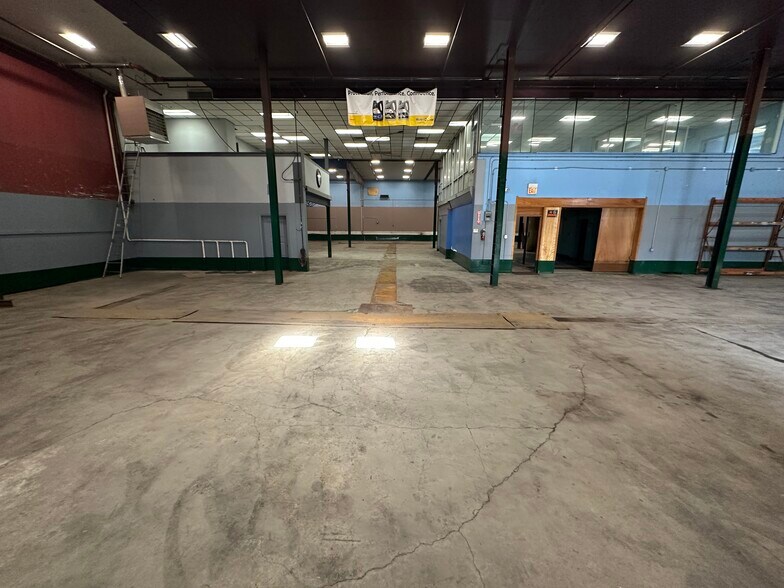 More Photos Of 1220 Mark St, Bensenville Warehouse For Lease