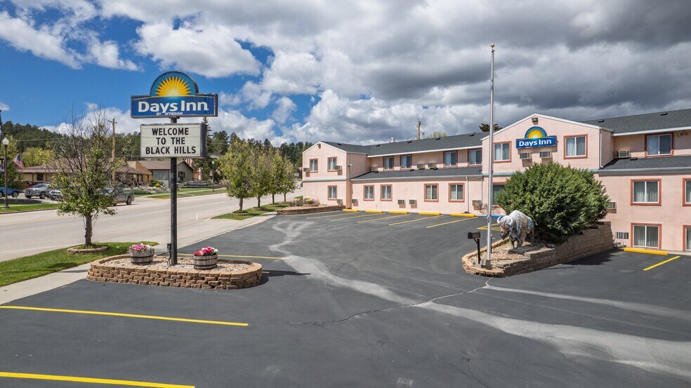 More Photos Of 519 Crook St, Custer Hotel For Sale