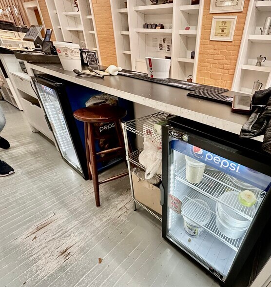 More Photos Of 49 Main St, Westport Storefront Retail Office For Lease