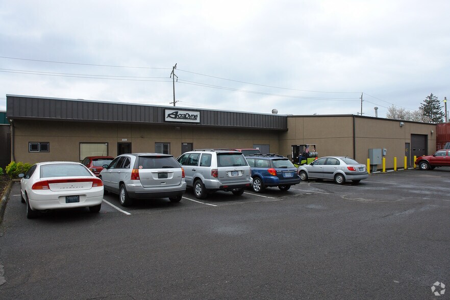 More Photos Of 9952 SE Oak St, Portland Warehouse For Lease