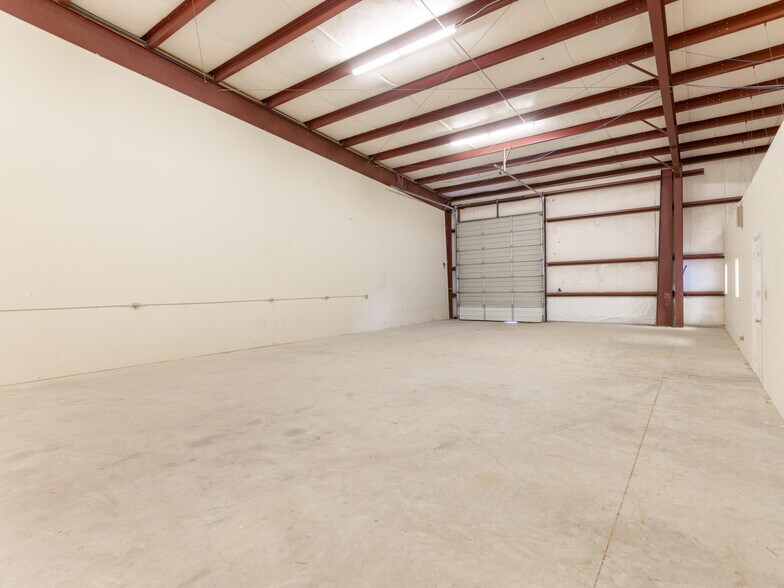 More Photos Of 25275 Budde Rd, Spring Light Distribution For Lease