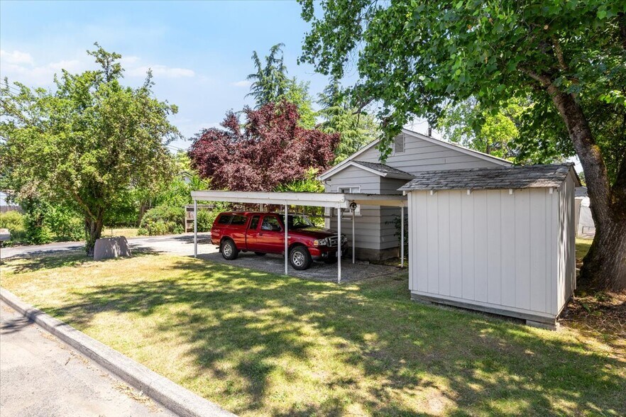 More Photos Of 307 Tussey Ln, Grants Pass Apartments For Sale