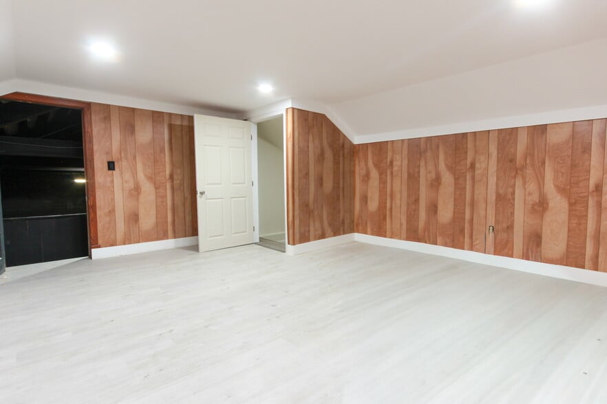 More Photos Of 36 Walnut St, Thurmont Warehouse For Lease