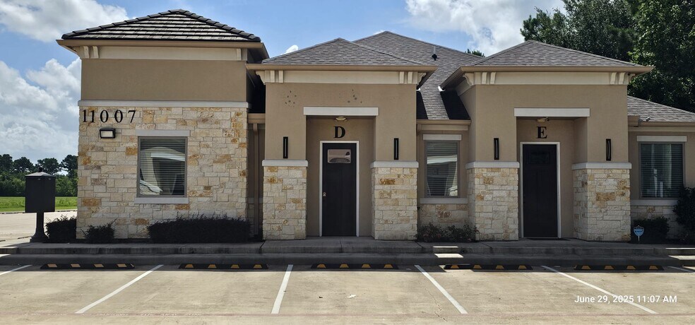 More Photos Of 11007 Northpointe Blvd, Tomball Medical For Sale