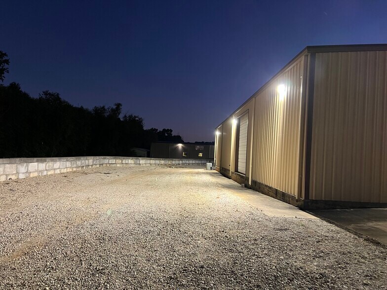 More Photos Of 15503 TX-110, Whitehouse Warehouse For Lease