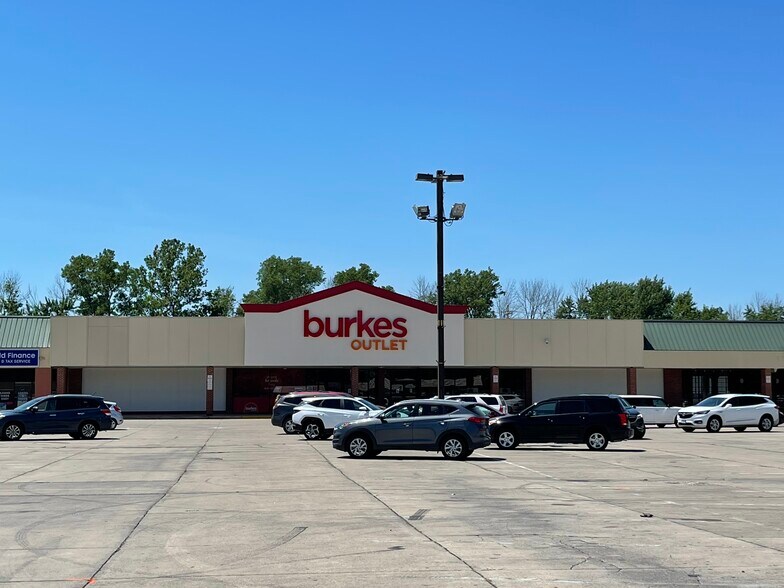 More Photos Of 1000 W Broadway, Centralia Unknown For Lease