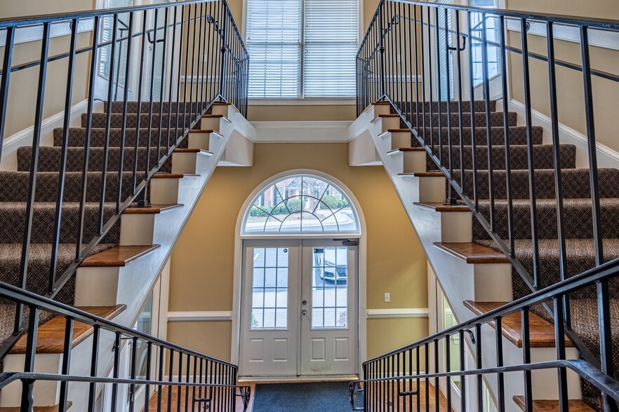 More Photos Of 295 W Crossville Rd, Roswell Office For Lease