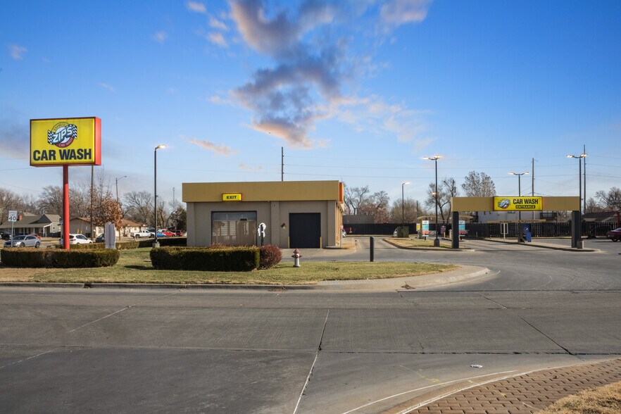 Primary Photo Of 3825 W Maple St, Wichita Carwash For Sale
