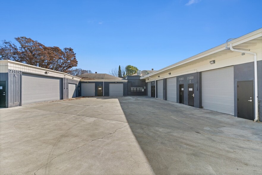 More Photos Of 21602-21612 Western Blvd, Hayward Service For Lease