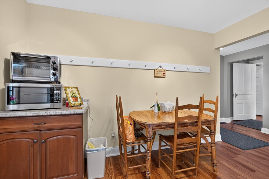 More Photos Of 122 N Locust St, Versailles Office For Sale