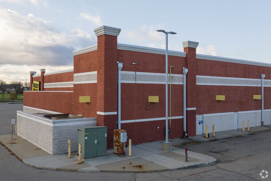More Photos Of 5216 W Saginaw Hwy, Lansing Freestanding For Lease