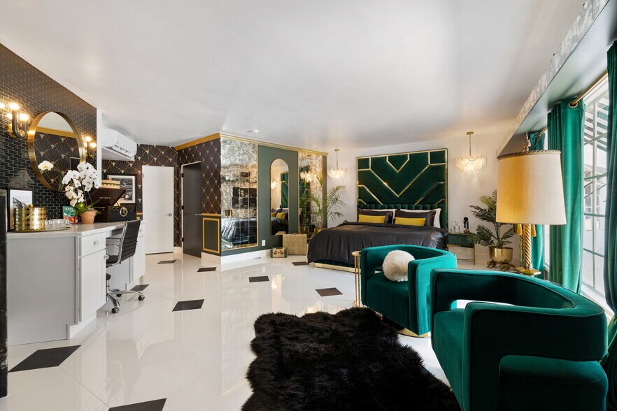 More Photos Of 120 W Vereda Sur, Palm Springs Hotel For Sale