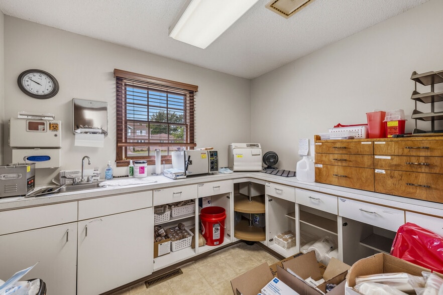 More Photos Of 690 Davison Rd, Lockport Office For Sale