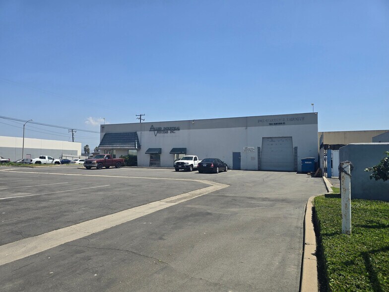 Primary Photo Of 1240 N Blue Gum St, Anaheim Warehouse For Sale