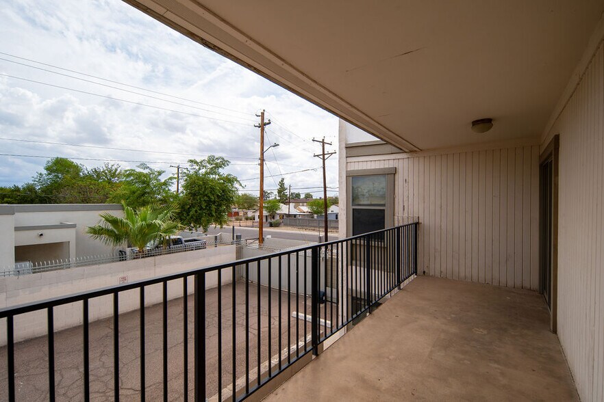 More Photos Of 2432 W Turney Ave, Phoenix Shelter For Sale