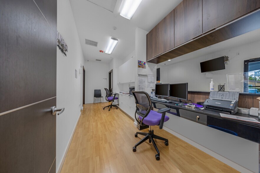 More Photos Of 99 W 49th St, Hialeah Medical For Lease