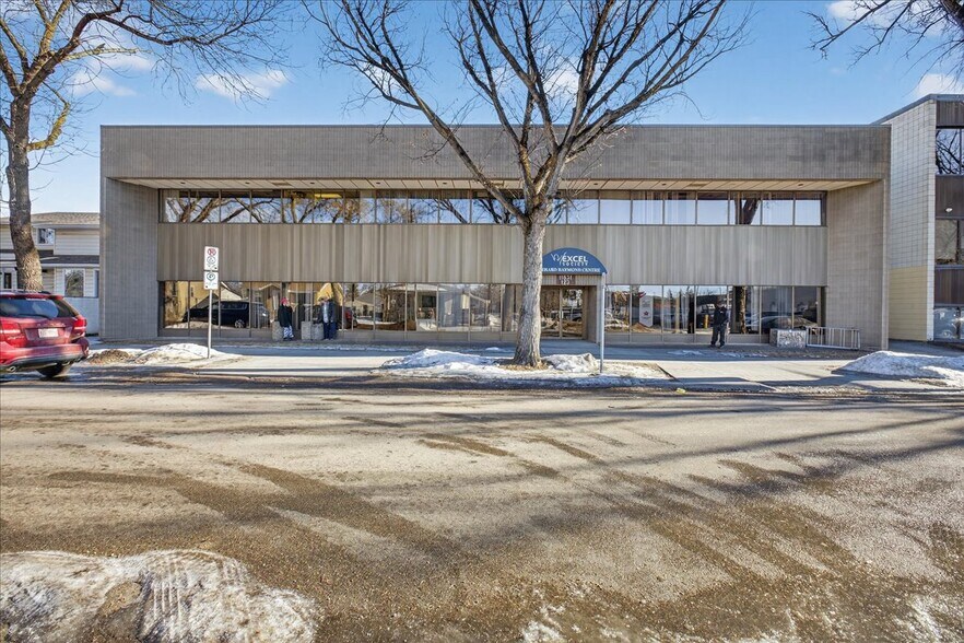 More Photos Of 11831 123 St NW, Edmonton Office For Sale