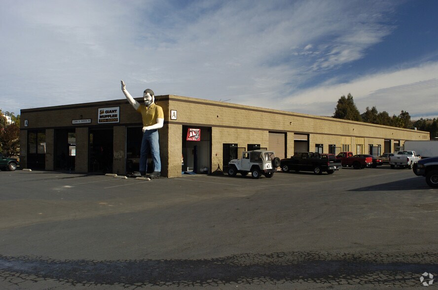 More Photos Of 2244 S Santa Fe Ave, Vista Manufacturing For Lease