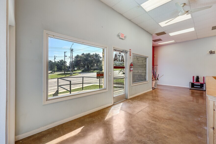 More Photos Of 20615 Dawn Dr, Lago Vista Freestanding For Sale