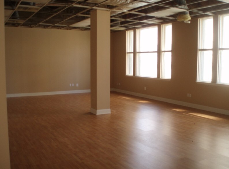 More Photos Of 8-10 South St, Baltimore Office For Lease