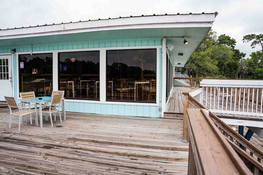 More Photos Of 371 Navaho Trl, Onalaska Restaurant For Lease