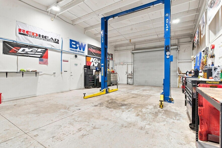 More Photos Of 2450 S US Highway 27/441, Fruitland Park Warehouse For Lease