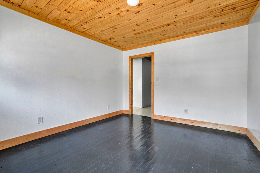 More Photos Of 12117 Highway 221, Woodruff Office For Sale