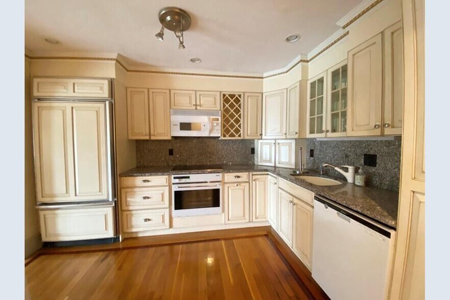 More Photos Of 1002 Beacon St, Brookline Storefront Retail Residential For Sale