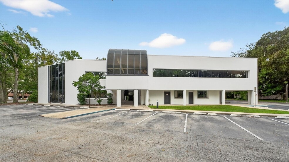 More Photos Of 220 N Westmonte Dr, Altamonte Springs Medical For Lease