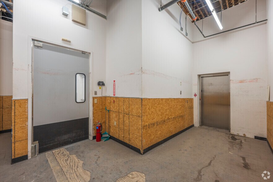 More Photos Of 201-205 N Mesa St, El Paso Storefront Retail Office For Lease