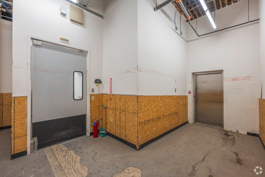 More Photos Of 201-205 N Mesa St, El Paso General Retail For Sale