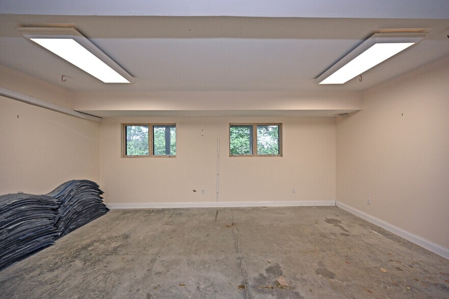 More Photos Of 2150 Alpine Pl, Cincinnati Office For Sale