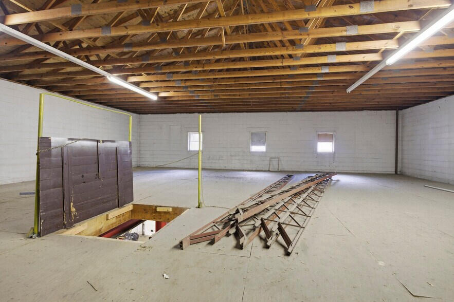 More Photos Of 238 Clifton Ave, Collingdale Light Distribution For Sale