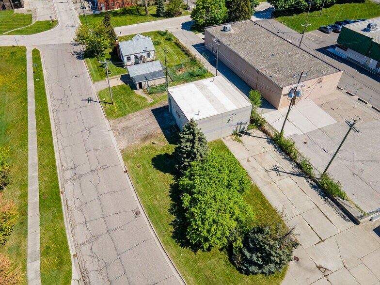 Primary Photo Of 1816 Larchwood Dr, Troy Warehouse For Sale